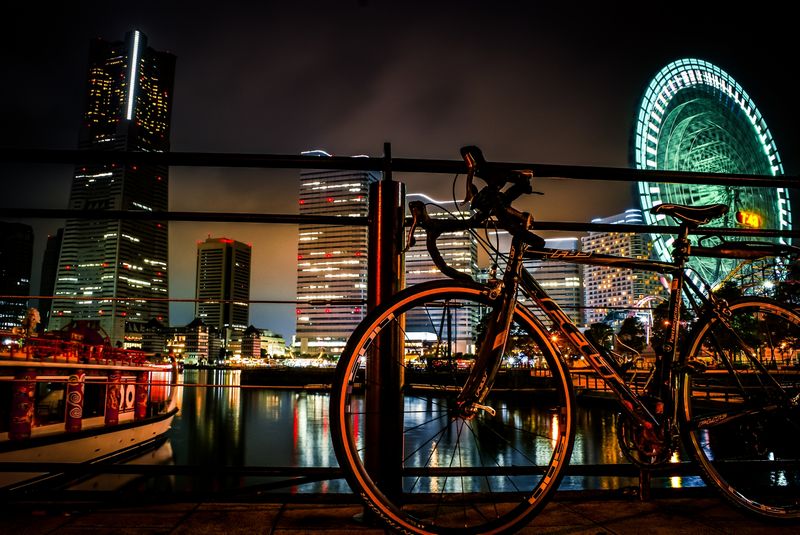 夜にロードバイクで走る魅力・メリット・どんな装備?注意は?